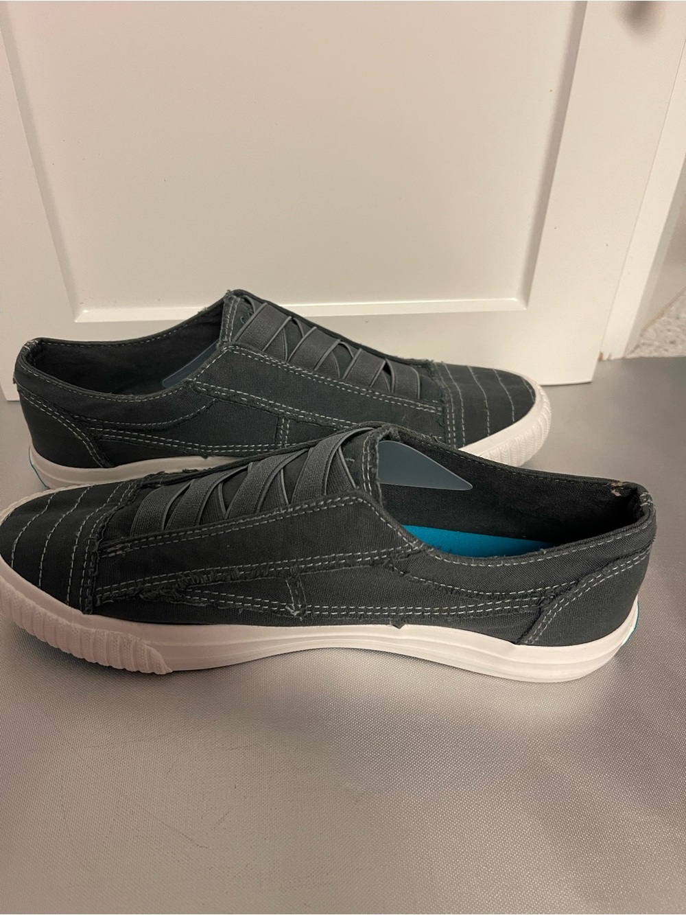 Blowfish Malibu Marley Women’s Black Slip- on Canvas Sneakers Sz 9.5 - Picture 4 of 12